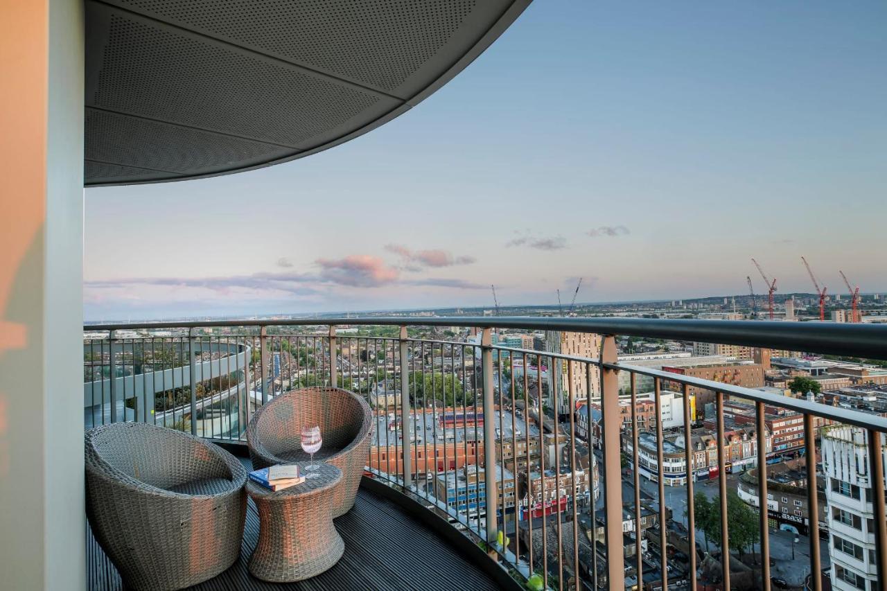 Amazing London City Skyline View & Transport Links Barking  Bagian luar foto